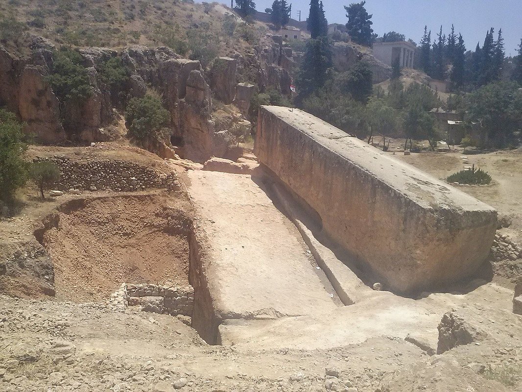 gigantic-horizontally-lying-stones-of-ancient-city-of-baalbek-ancient