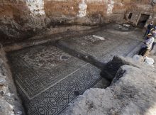 Mosaico romano raro de guerreiros da Amazônia descoberto na Síria saudado como grande descoberta arqueológica