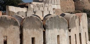 Great Wall Of India: Massive Structure That Surrounds Ancient Fort Of Kumbhalgarh