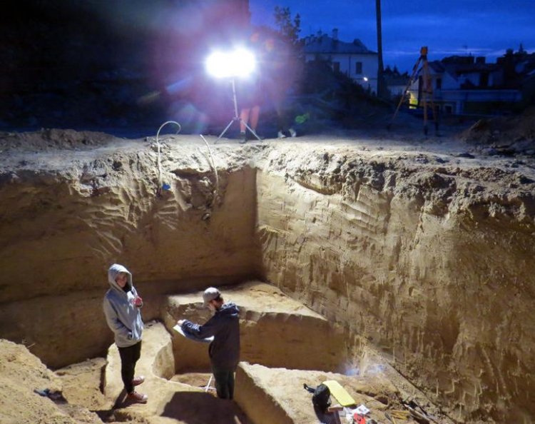 Excavations in Sandomierz, in the place where the unusual tomb was discovered. Photo by Monika Bajka