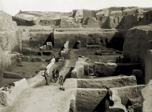 Ruins of ancient city of Kish. Image via as.miami.edu