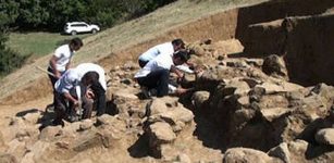 the graves found in the Palidli necropolis traced back to the XII-XI centuries BC. One of the graves, which were two meters wide and tall, differed from others in the rich archeological materials found inside.at Palidli