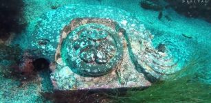 Previous surveys revealed that the underwater ruins consist of materials including “onigawara” decorative tiles engraved with Mitsuba-aoi, the design of the Tokugawa family crest, which is made up of three leaves of hollyhock inside a circle; a number of roof tiles; earthenware mortars; and whetstones. Credits: The Asahi Shimbun