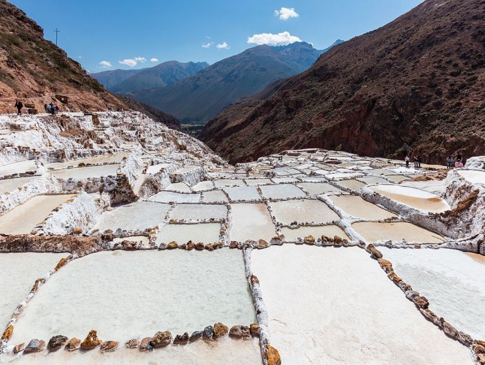 The salt evaporation pond at Maras. Image credit: Diego Delso