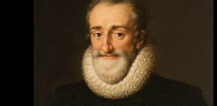 On This Day In History: Henry IV Is Crowned King Of France - On Feb 27, 1595