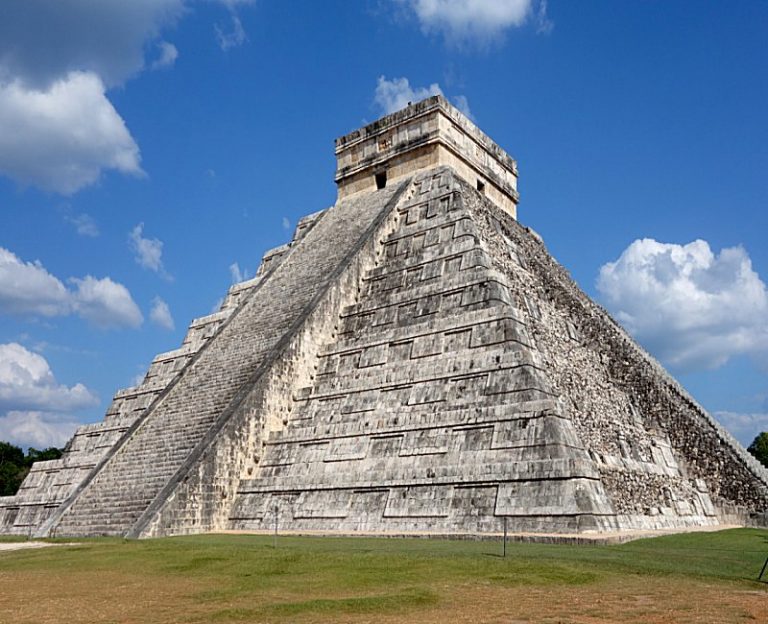 Impressive Pyramid Of Kukulkan (el Castillo') At Chichen Itza - Ancient 