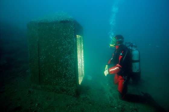 Among the most important monuments that were discovered at the temple area of Thonis-Heracleion is this monolithic chapel (naos) dating to the Ptolemaic period. It served as a key for the identification of the city. © Franck Goddio/Hilti Foundation, photo: Christoph Gerigk