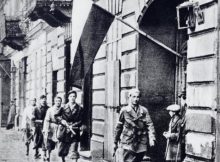 Polish patrol during "W-hour" (17:00) at the start of the Uprising, 1 August 1944