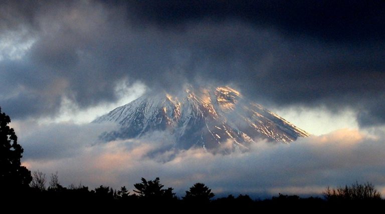 On This Day In History: Mount Fuji Erupted - On Dec 16, 1707 - Ancient ...