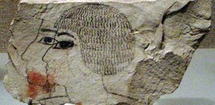 Ostracon found from the dump below Senenmut's tomb chapel (SAE 71) thought to depict his double profile. Now residing in the Metropolitan Museum.