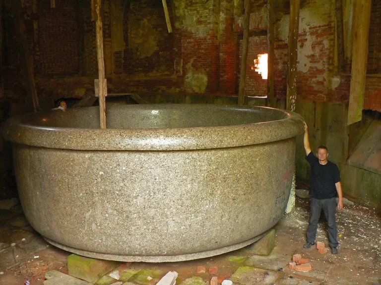Giant Bath Tub Built For Tsar Alexander I Why Was It So Large