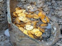 Golden coins discovered in Como, Italy