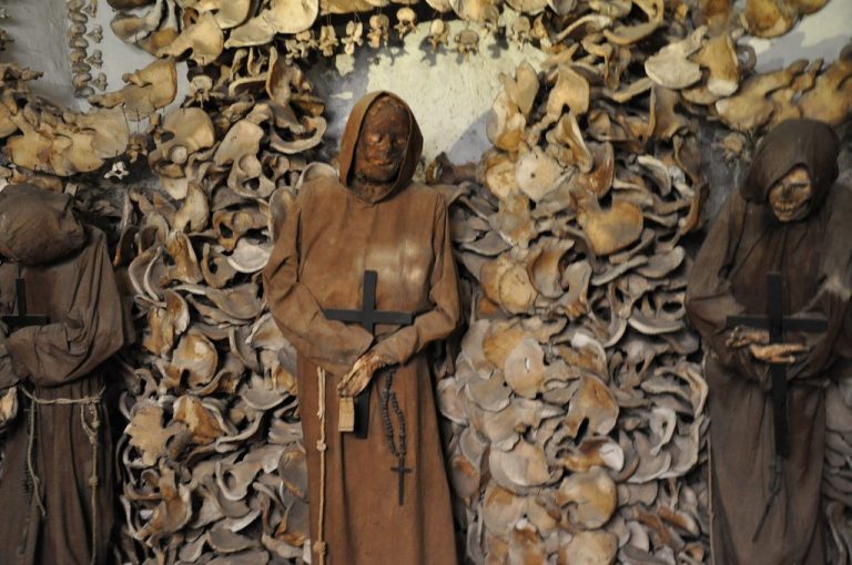 Bizarre Ancient Capuchin Crypt 'Decorated' With The Bones Of 4,000 ...