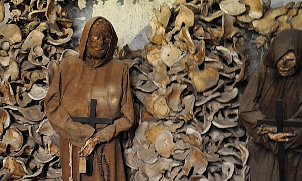 Bizarre Ancient Capuchin Crypt 'Decorated' With The Bones Of 4,000 ...