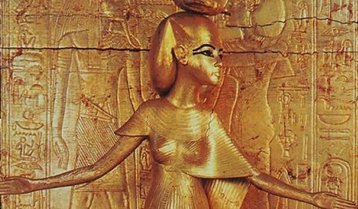 Serket protecting the shrine for the canopic vases of the Tomb of Tutankhamon. Image credit: National Museum, Cairo, Egypt