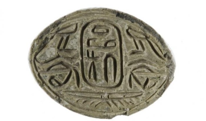 Seal amulet with the name of the Hyksos Pharoah Apophis.