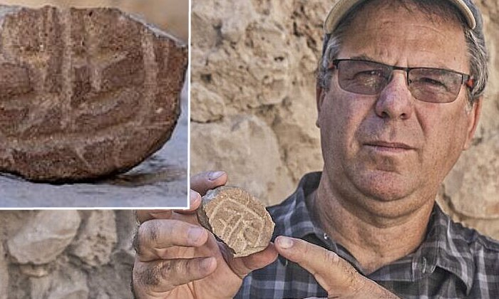 A seal made out of a piece of clay from the Persian period. Credit: Shai Halevy, Israel Antiquities Authority.