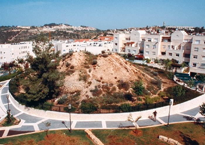 Ancient Mystery Of Giant Mounds Of Jerusalem Built For Unknown Reasons - Archaeologists Are Still Baffled