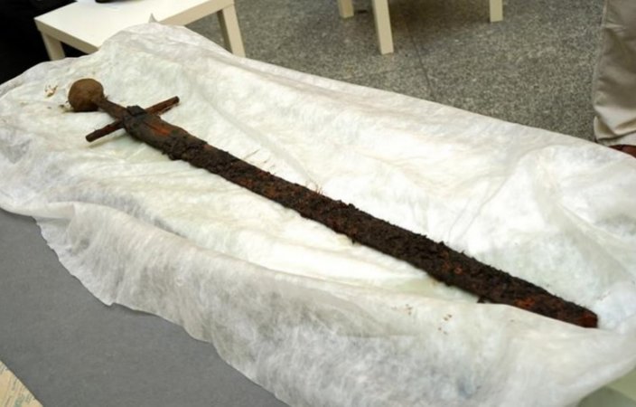 Unique Medieval Perfectly Preserved Sword Found In The Odra River, Poland