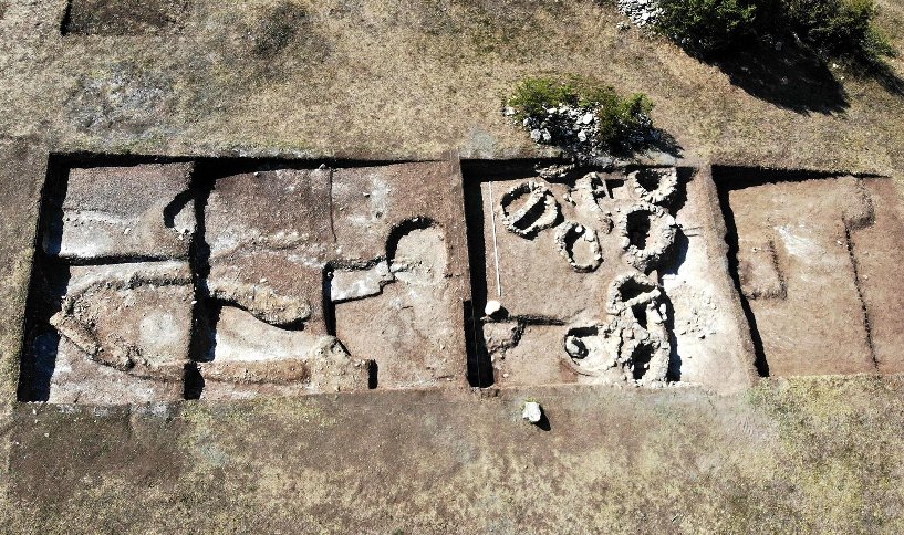 A settlement that lasted between 12,000 and 7,000 BC discovered at Kahin Tepe.