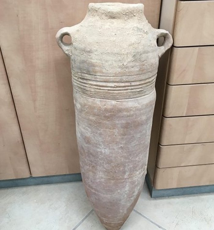 A ‘Gaza’ or ‘Ashkelon jar’ of the sort found at the site in Gedera recently (source: WikiCommons)