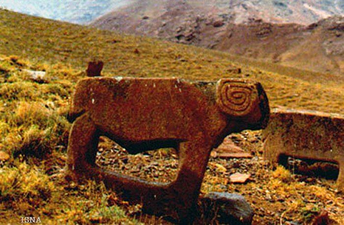 Old stone rams belonged to different historical periods.