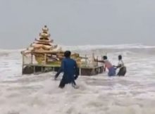 Mysterious Gold-Colored Chariot Washes Ashore in India - But Where Did It Come From?