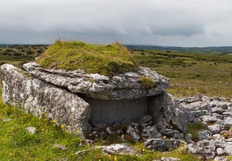 Ancient Bronze Age Tomb With Highly Unusual Features - Discovered On ...