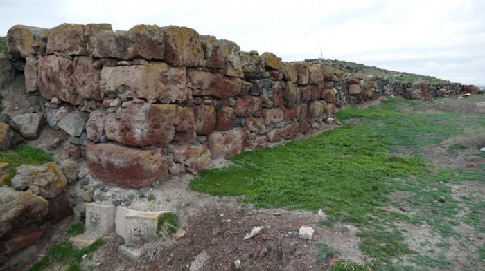 Mysterious Bronze Age 'Golden Tomb' Unearthed In Armenia Mysterious Bronze Age Tomb Unearthed In Armenia Containing Gold Artifacts And A Couple