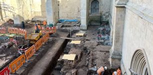 Ancient Roman Street And Other Structures Discovered Discovered Beneath Exeter Cathedral