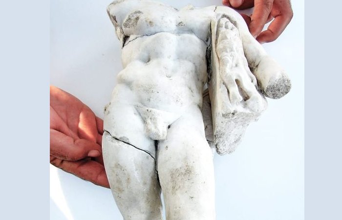 Fragment Of A Fine Marble, About Half A Meter High Statuette Of Heracles