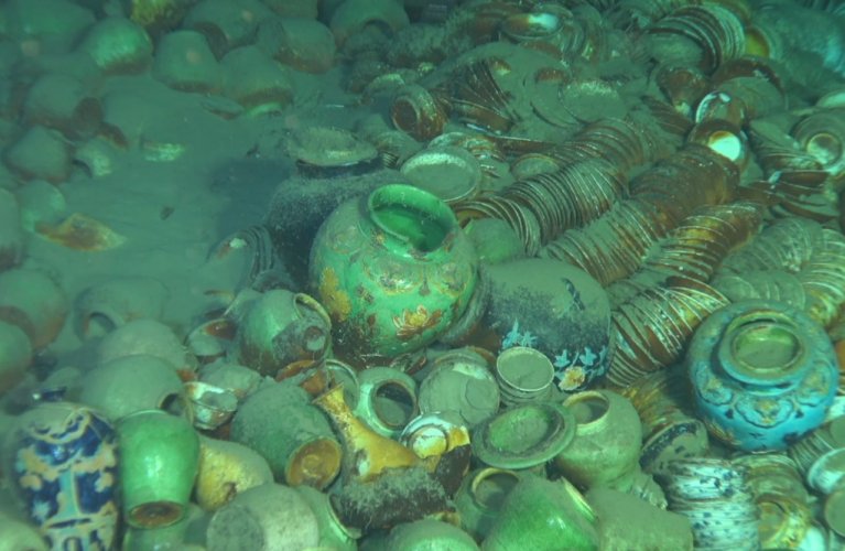 Ming-Era Two Shipwrecks With 100,000 Ancient Relics Examined By ...