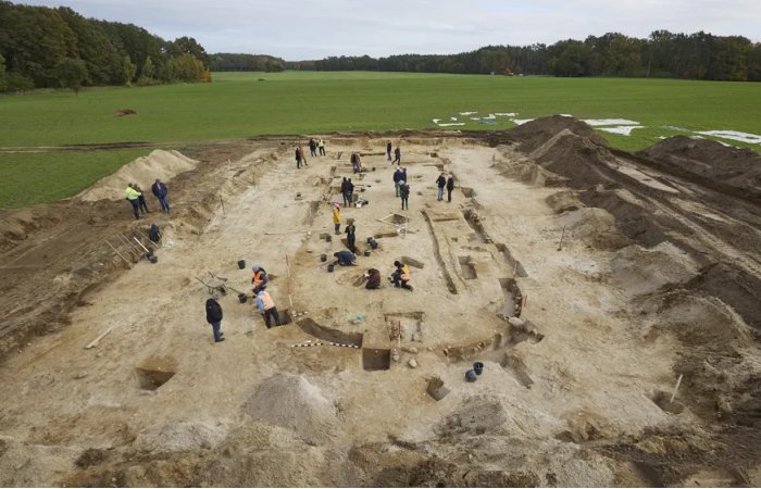 Spectacular Giant Bronze Age Hall Found Near Berlin, Germany May Be Connected To Legendary King Hinz