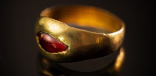 Beautiful 2,300-Year-Old Gold Ring Found In The City Of David