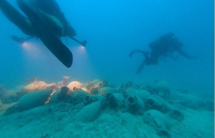 2,000-Year-Old Completely Preserved Shipwreck With Amphorae Found Near Šćedar Island