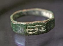 Child Finds Impressive 1,800-year-Old Ring Engraved With Minerva Goddess On Mount Carmel, Israel