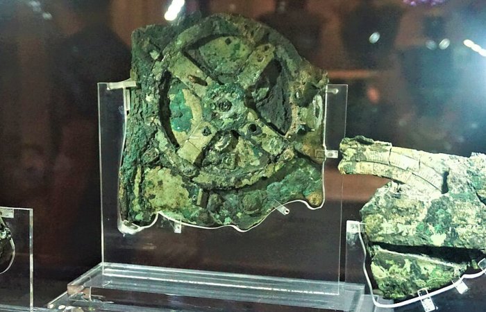 2,000-Year-Old Antikythera Mechanism May Not Be What We Previously Thought 2,000-Year-Old Antikythera Mechanism May Not Be What We Previously Thought