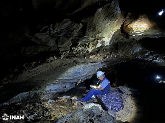 Tlayococ Cave's Hidden Chamber Filled With Rare Pre-Hispanic Artifacts Left By The Extinct Tlacotepehua People Tlayococ Cave's Hidden Chamber Was Filled With Rare Ancient Artifacts Left By The Extinct Tlacotepehua People