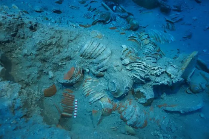 2,000-Year-Old Shipwreck With Trade Goods Found Off The Coast Of Kumluca 2,000-Year-Old Shipwreck With Trade Goods Found Off The Coast Of Kumluca