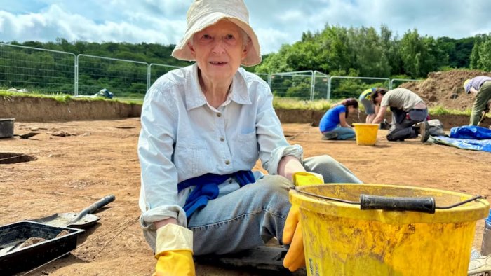 Bronze Age Burial Site Unearthed By Archaeology Volunteers In Caerau Area Of Cardiff Bronze Age Burial Site Unearthed By Archaeology Volunteers