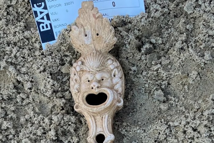 Unique Roman Oil Lamp Decorated With A Crafted Mask Discovered In The Netherlands Unique Roman Oil Lamp Decorated With A Crafted Mask Discovered In The Netherlands