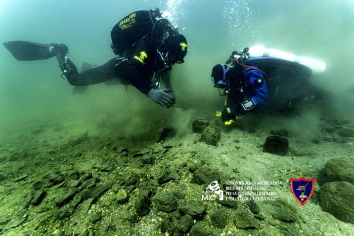 Bronze Age Village Found At The Bottom Of Volcanic Lake Mezzano In Tuscany, Italy Bronze Age Village Found At The Bottom Of Volcanic Lake Mezzano In Tuscany, Italy