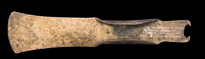 Bronze Age Village Found At The Bottom Of Volcanic Lake Mezzano In Tuscany, Italy Bronze Age Village Found At The Bottom Of Volcanic Lake Mezzano In Tuscany, Italy