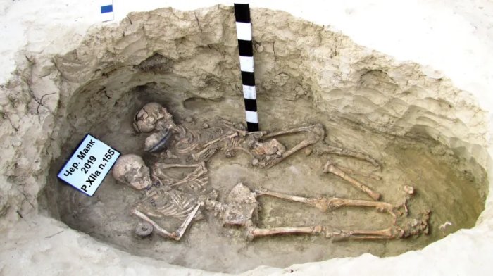 Red Cinnabar Discovered In 2,000-Year-Old Grave In The Chervony Mayak Cemetery, Ukraine Red Cinnabar Discovered In 2,000-Year-Old Grave In The Chervony Mayak Cemetery, Ukraine