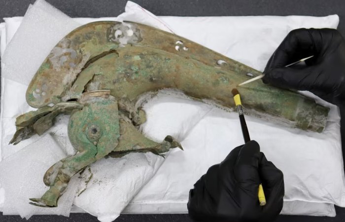 Remarkable Iron Age Hoard With 2,000-Year-Old Carnyx And Other Rare Artifacts Unearthed In Norfolk, UK Remarkable Iron Age Hoard With 2,000-Year-Old Carnyx And Other Rare Artifacts Unearthed In Norfolk, UK