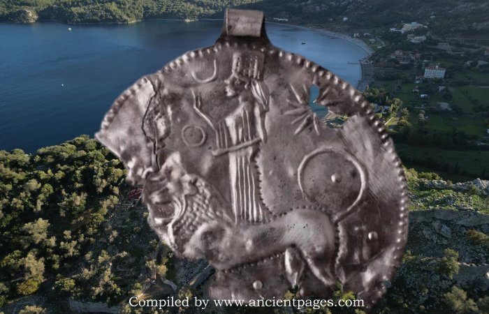 Symbolic Silver Necklace Depicting Mesopotamian Goddess Ishtar Discovered In The Ancient City Of Amos Symbolic Silver Necklace Depicting Mesopotamian Goddess Ishtar Discovered In The Ancient City Of Amos