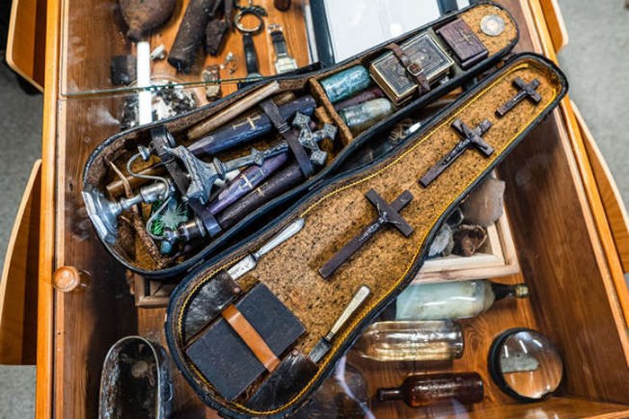 Unusual Vampire Hunting Kit Donated To The Medical University Of Wrocław, Poland Unusual Vampire Hunting Kit Donated To The Medical University Of Wroclaw, Poland