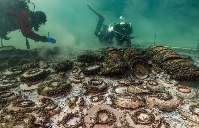 Hundreds Of Submerged Well-Preserved Ancient Roman Treasures Discovered At The Bottom of Lake Neuchâtel