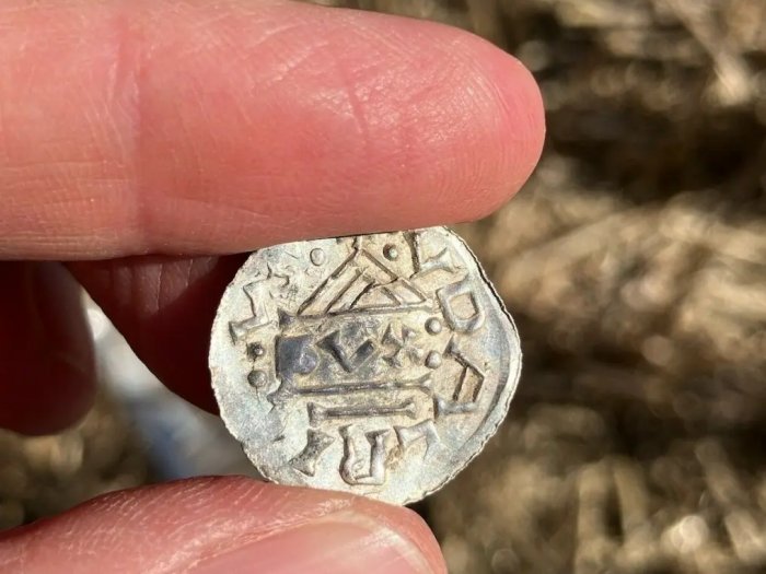 Amazing Viking Age Hoard With 3,000 Coins Discovered In Norway - The Largest Ever Found In The Country Amazing Viking Age Hoard With 3,000 Coins Discovered in Norway Is The Largest Ever Found In The Country