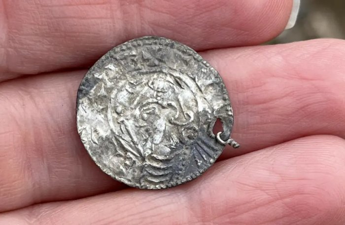 Amazing Viking Age Hoard With 3,000 Coins Discovered In Norway - The Largest Ever Found In The Country Amazing Viking Age Hoard With 3,000 Coins Discovered in Norway Is The Largest Ever Found In The Country